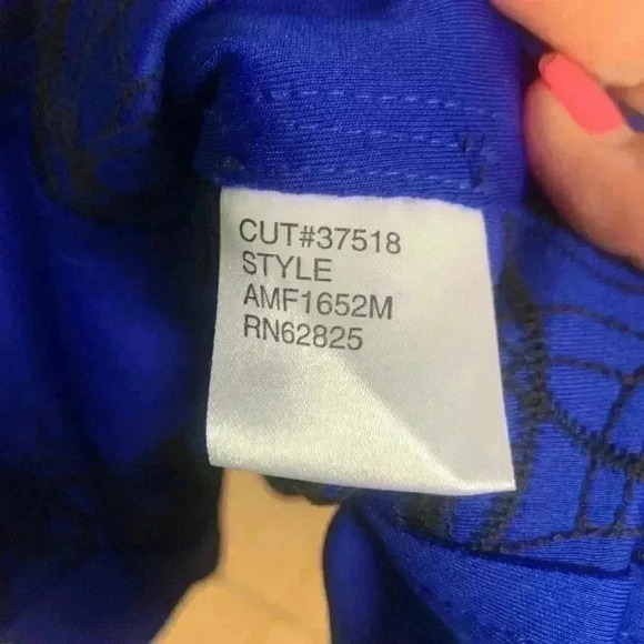 Tadashi Shoji embroidered cap sleeve dress size small NWOT - Picture 3 of 7